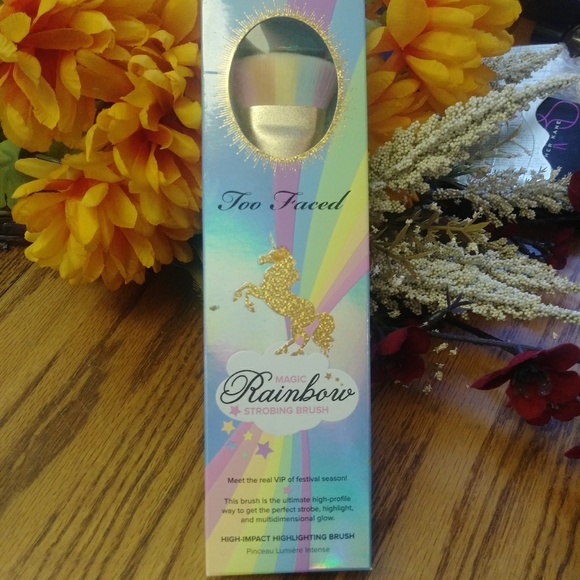 TOO FACED MAGIC RAINBOW STROBING MAKEUP BRUSH - Picture 6 of 6